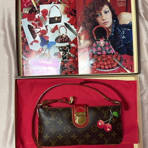 Louis Vuitton Murakami Monogram cherry cerises Lizard Cherry pochette - Picture 5 of 17